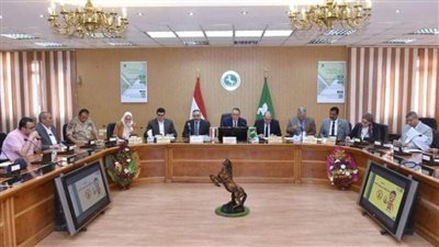 محافظ الشرقية يكلف رؤساء المراكز والمدن بمتابعة توريد الأقماح للصوامع والشون 