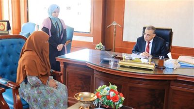 محافظ سوهاج ونائبه والسكرتير المساعد يلتقون 70 مواطنًا لبحث مطالبهم وحل شكواهم