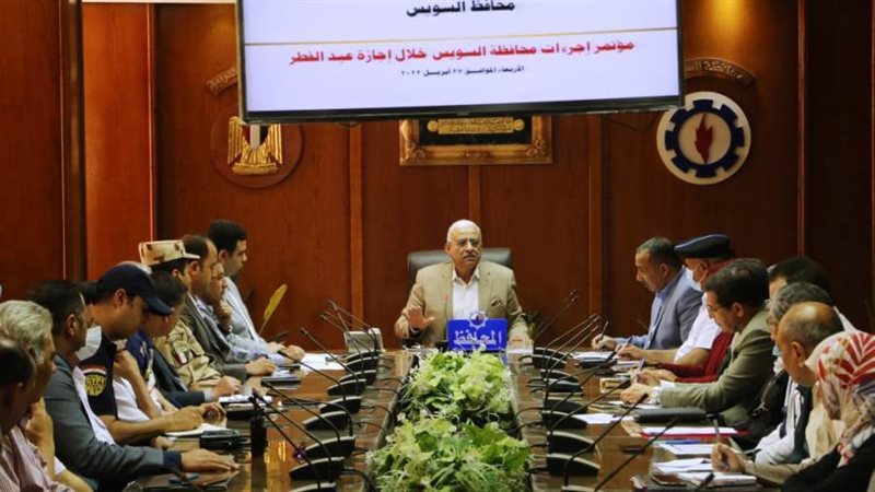 محافظ السويس خلال