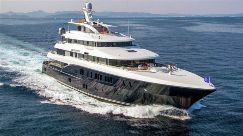 عبور اليخوت السياحية