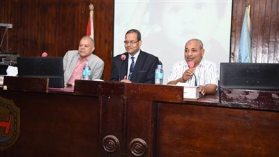 اللقاء الثاني للمنتدى الثقافي بجامعة سوهاج يناقش الأضرار الصحية المحتملة للمحمول