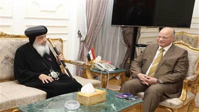 وفد من الكنيسة الأرثوذكسية يهنئ محافظ القاهرة بعيد الفطر المبارك