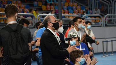 عبدالمنعم الحسيني يؤازر أبطال مصر ببطولة الجائزة الكبرى للسلاح