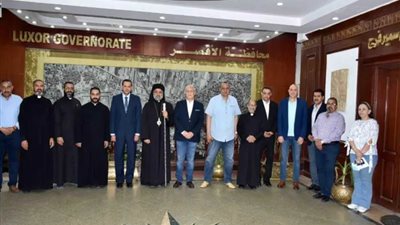 محافظ الاقصر يستقبل وفدا من الكنسية لتقديم التهنئة بعيد الفطر المبارك