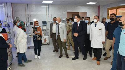 لتهنئتهم بعيد الفطر.. محافظ الشرقية يزور المرضى بمستشفى الزقازيق العام