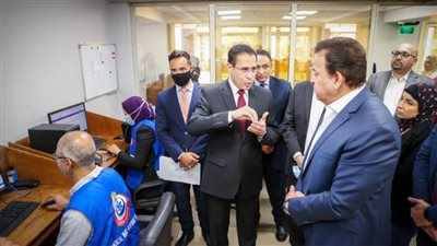 القائم بأعمال وزير الصحة يتفقد مستشفى الزيتون التخصصي