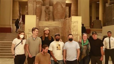 فرقة مارون فايف في زيارة المتحف المصري بالتحرير