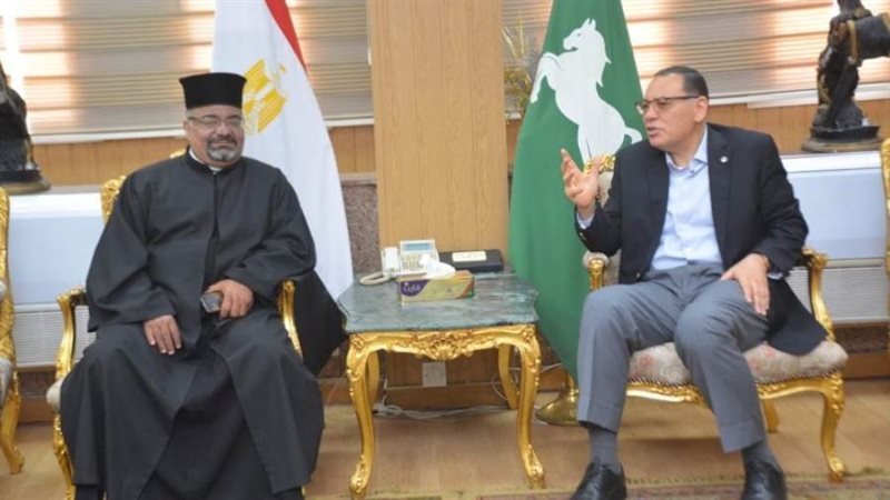 محافظ الشرقية وراعي