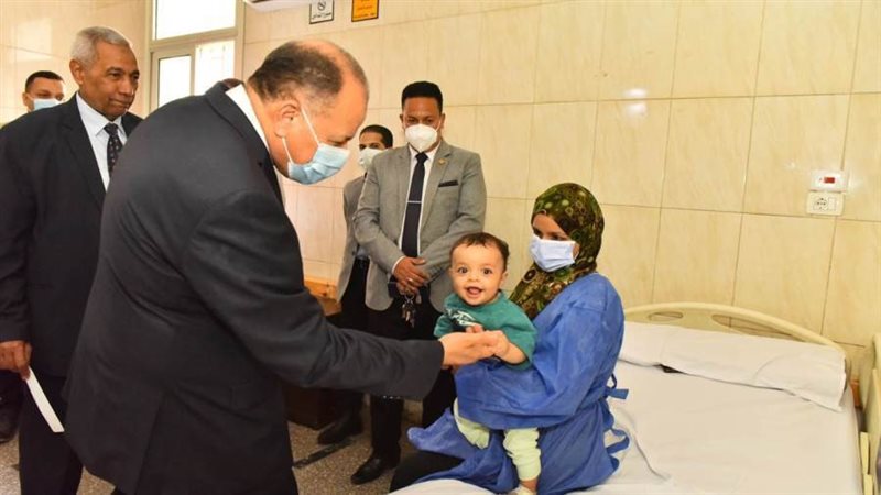 محافظ أسيوط يزور