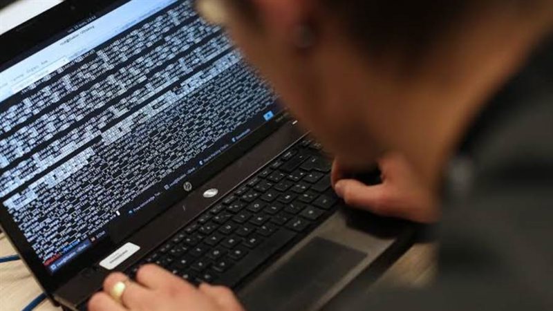 يخترقون ويندوز 10