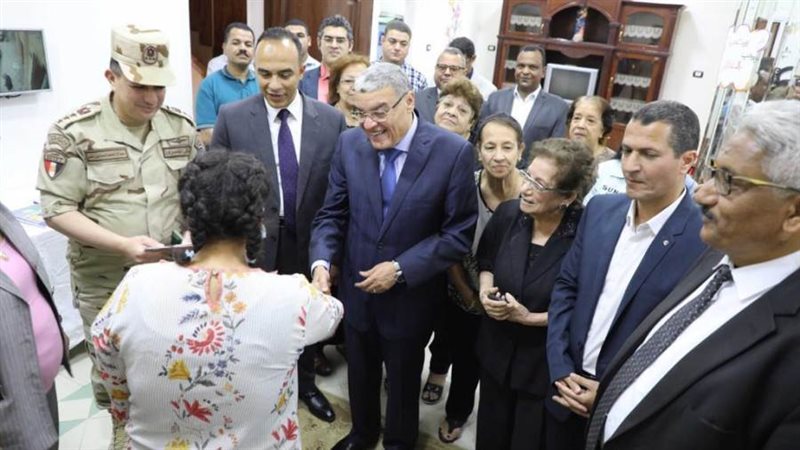 محافظ المنيا يهنئ