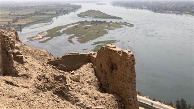 كشف أثري جديد في سوهاج يضم بقايا معبد ونحو 85 مقبرة من العصر البطلمي 