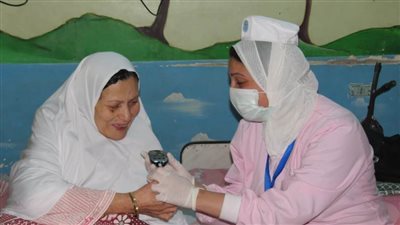 فحص 17 ألفا من أصحاب الأمراض المزمنة بمبادرة 