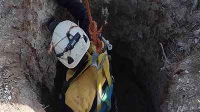 إنقاذ طفل سقط في بئر بمدينة دوما السورية