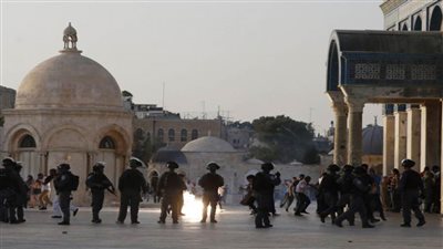 مئات المستوطنين يقتحمون المسجد الأقصى تحت حماية شرطة الاحتلال