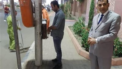 مع رابع أيام العيد.. حي شرق يواصل حملات النظافة بمتفرع التحرير بسوهاج