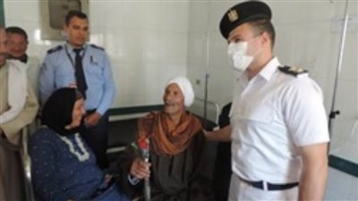   الداخلية تهدي الكعك والهدايا لنزلاء دور رعاية المسنين والمستشفيات