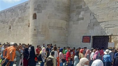 قلعة قايتباي بالإسكندرية تستقبل 23 ألفًا من السائحين والمصريين خلال عيد الفطر