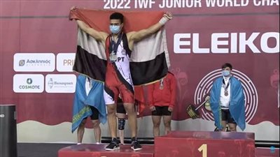 محمود حسني يتوج بفضيتي النطر والمجموع في بطولة العالم لشباب رفع الأثقال