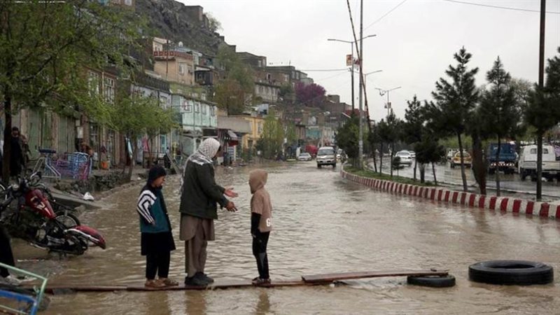 أمطارا غزيرة وفيضانات