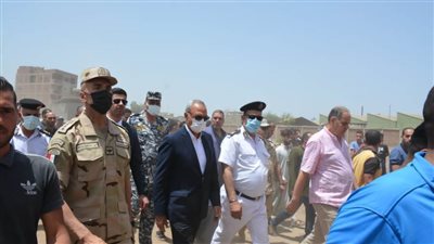 محافظ القليوبية يتقدم جنازة شهيد الحادث الإرهابي بسيناء بمسقط رأسه بالخانكة.. (صور)