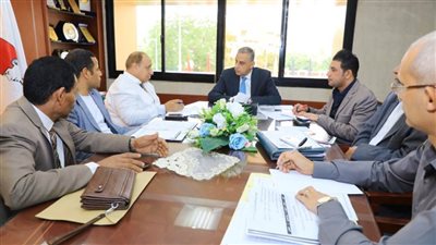 محافظ سوهاج يتابع موقف توريد الأقماح للشون والصوامع