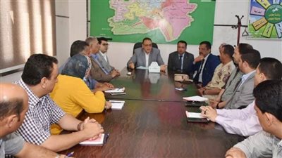 لوضع خطة العمل.. محافظ الشرقية يجتمع برئيس مدينة بلبيس الجديد 