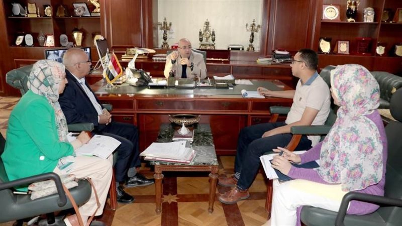 اجتماع محافظ بنى