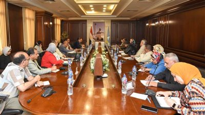 تعرف على أهم قرارات محافظ الإسكندرية خلال اجتماعه مع رؤساء الأحياء 