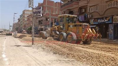 السكرتير المساعد بكفر الشيخ تتابع أعمال رصف الطرق