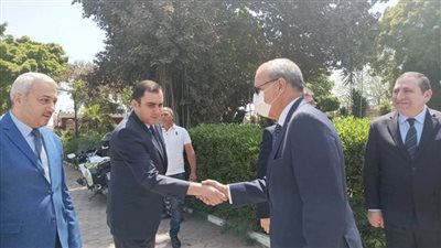 محافظ القليوبية وسفير أذربيجان يضعان إكليل الزهور على الزعيم 