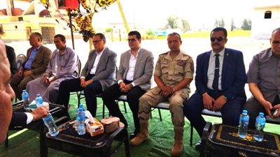 محافظ الشرقية يقدم واجب العزاء لأسرة شهيد الواجب ابن قرية أكياد القبلية بفاقوس