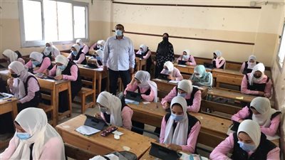 ٣٥٨٤١ طالبًا يؤدون امتحانان الصف الأول الثانوي بالبحيرة