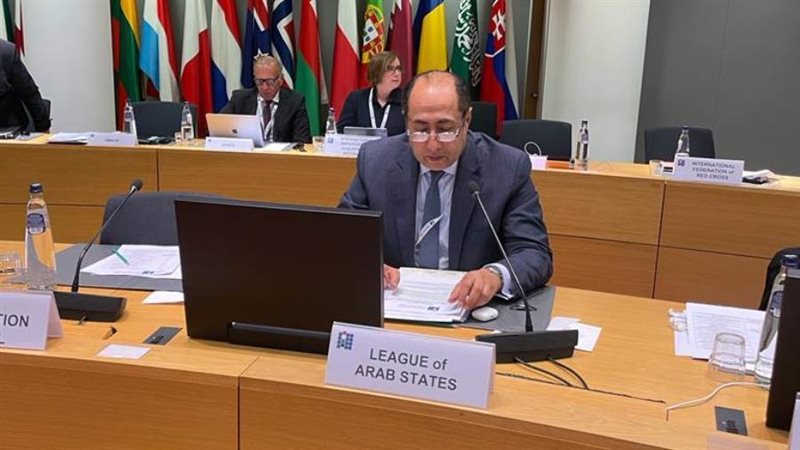 السفير حسام زكي اثناء