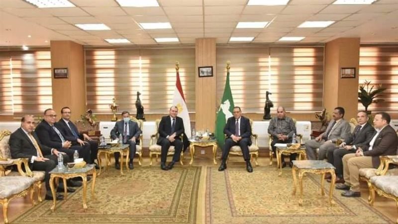 محافظ الشرقية خلال