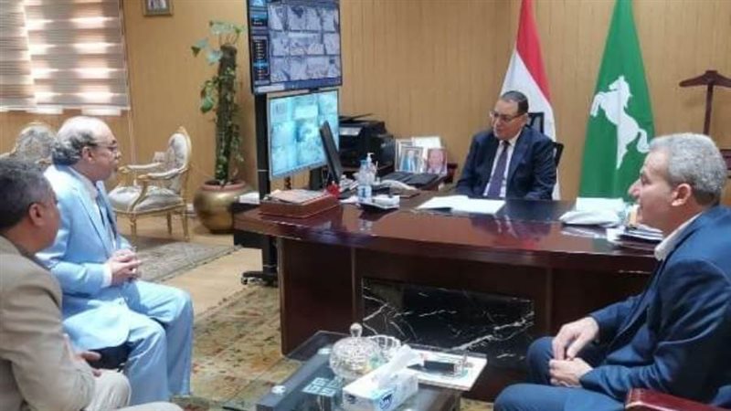 محافظ الشرقية خلال