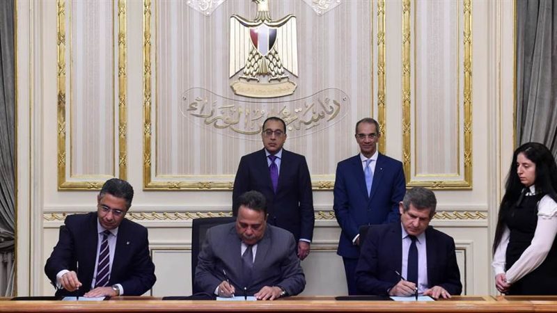 رئيس الوزراء خلال