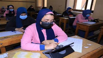 التعليم: 6ر99 % من طلاب الصف الأول الثانوي يؤدون امتحان مادة اللغة العربية 