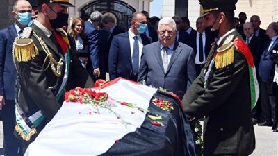 خلال تشييع جثمانها.. الرئيس الفلسطيني يمنح الشهيدة شيرين أبوعاقلة وسام نجمة القدس