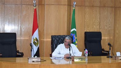 محافظ المنيا يتابع معدلات تنفيذ مشروعات المبادرة الرئاسية 