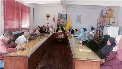 رضوان يعقد اجتماعًا مع إدارة المتابعة والمشاركين في امتحان الشهادة الإعدادية