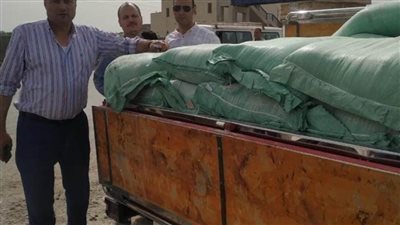 التحفظ على سيارة محملة بـ٤٠ شيكارة دقيق مدعم قبل تهريبها للسوق السوداء  