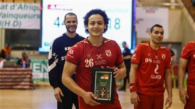 رجال يد الأهلي.. «نعمان» يفوز بجائزة أفضل لاعب في مباراة نيامي