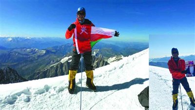 مغامر عُماني يصل إلى قمتي 