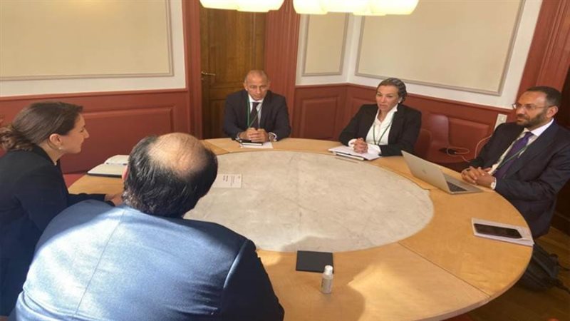 وزيرة البيئة تبحث