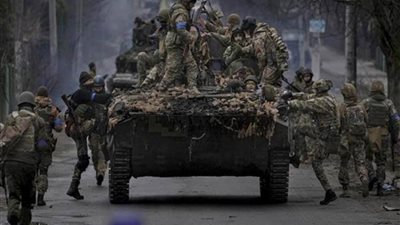 الجيش الأوكراني: الروس تكبدوا خسائر كبيرة في القوة البشرية والمعدات أثناء محاولتهم التقدم غرباً