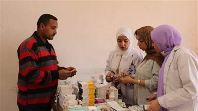 ”رئيس جامعة المنوفية” يتفقد فعاليات القافلة الطبية للعاملين بالجامعة