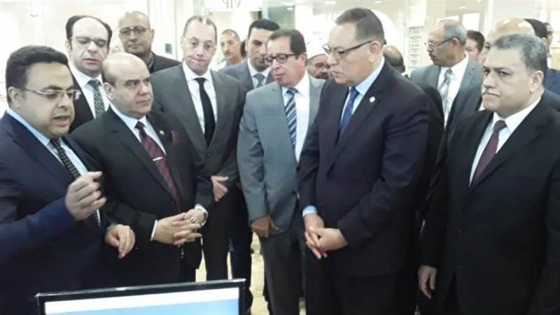 محافظ الشرقية ومساعد