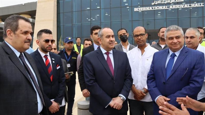 وزير الطيران خلال