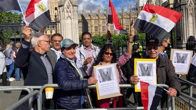 الجالية المصرية في لندن تحتفي بمفتي الجمهورية أمام مبنى البرلمان البريطاني